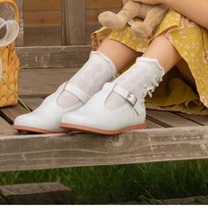 Felix and Flora girl’s white Mary Jane flats shoes  size 13